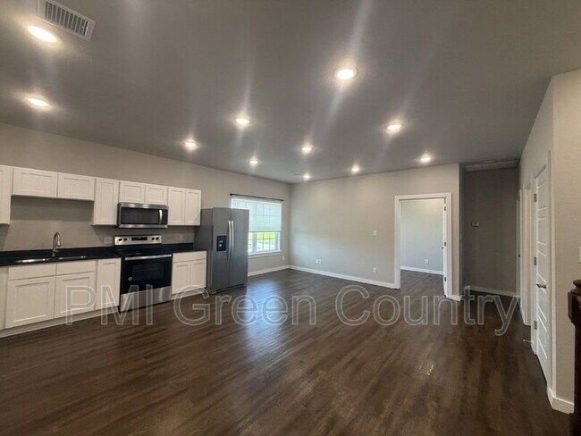 Building Photo - 13527 S Mingo Rd