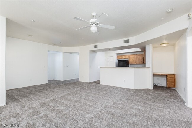 Building Photo - 5855 Valley Dr