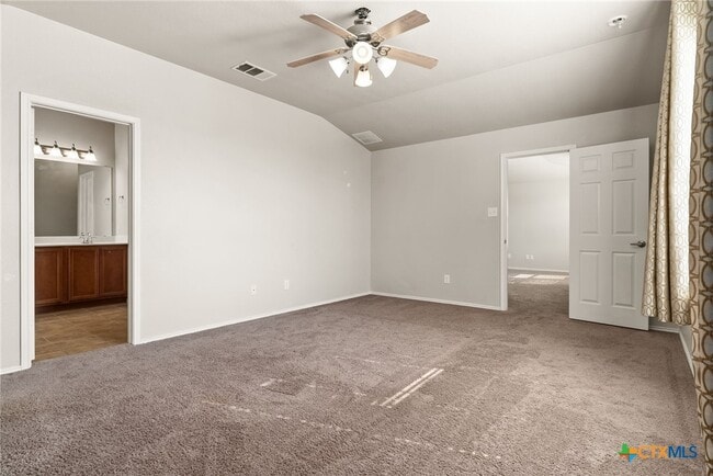Building Photo - 2304 Scott Dr