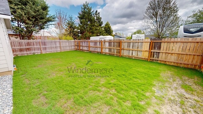 Building Photo - 221 Laurel St