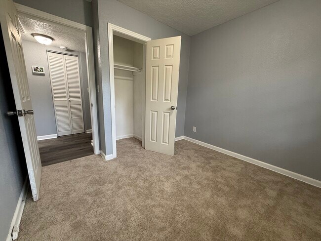 Building Photo - 2739 King Cole Dr