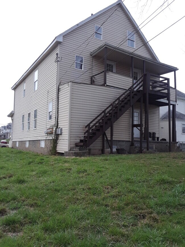 Building Photo - 156 Gunckel Ave