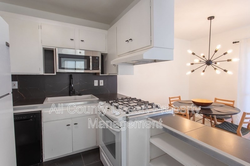 Building Photo - 46075 Ocotillo Dr
