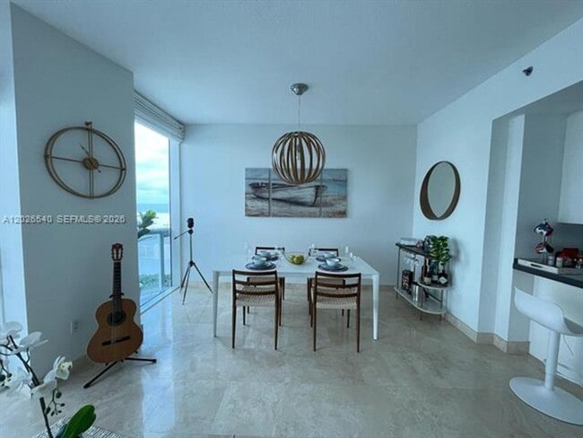 Building Photo - 6515 Collins Ave