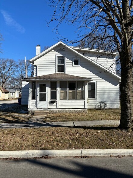 Primary Photo - 303 S Summit St