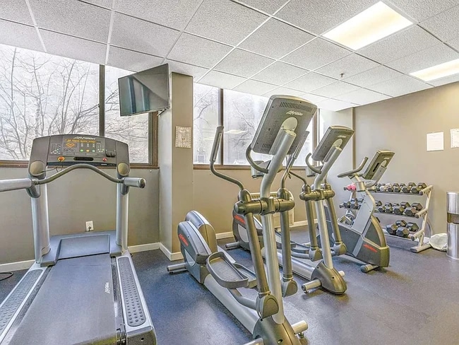 Building Photo - 45 RIVER Dr S