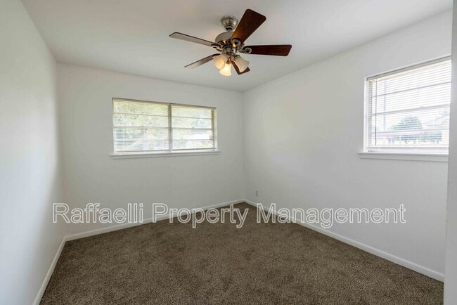 Building Photo - 3 Sidney Dr