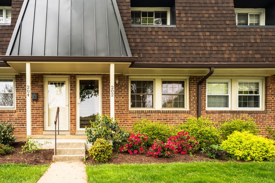 Front Entry - 202 S Virginia Ave