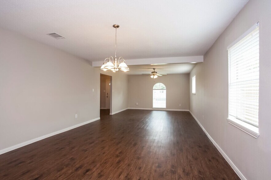 Building Photo - 1817 Wren Dr