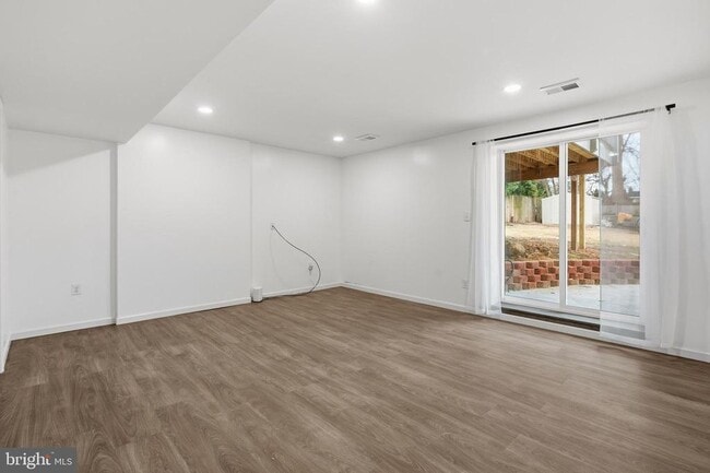 Building Photo - 2146 Woodford Rd