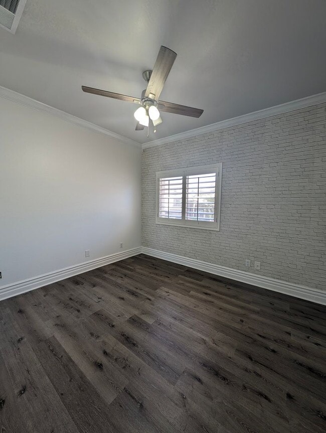 Building Photo - BEAUTIFUL executive style home w/ entertainer's dream backyard!
