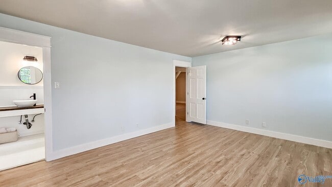 Building Photo - 4033 Lucerne Dr SE