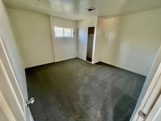 Building Photo - 397 N 15th St