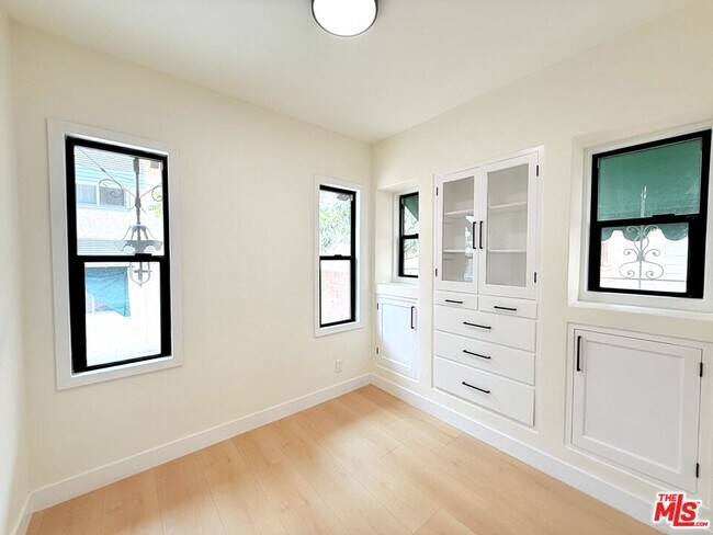 Building Photo - 6132 Whitsett Ave