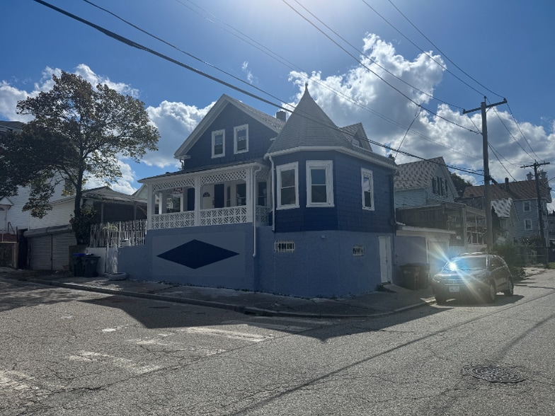 Primary Photo - 34 Savings St