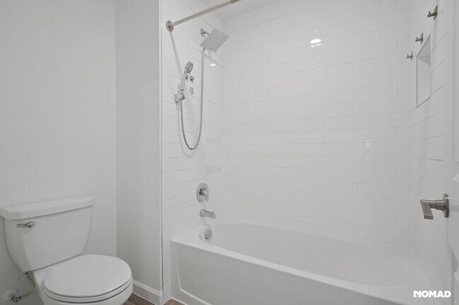 Building Photo - Spacious 5BR House in Fort Pierce, 5 minut...