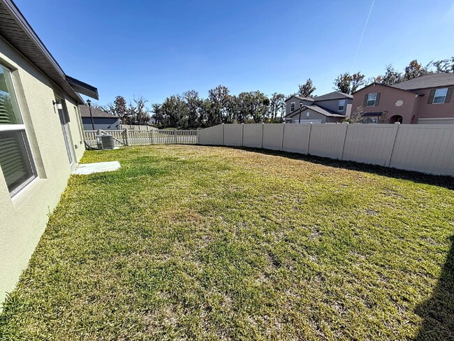 Building Photo - Beautiful 3 bedroom, 2 bath single family home awaits you!