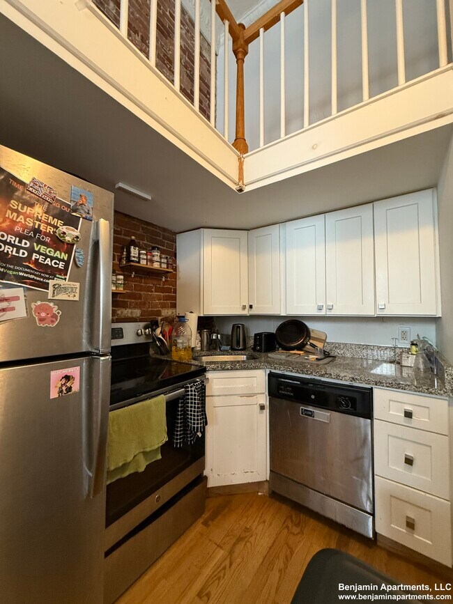 Building Photo - 168 Northampton St