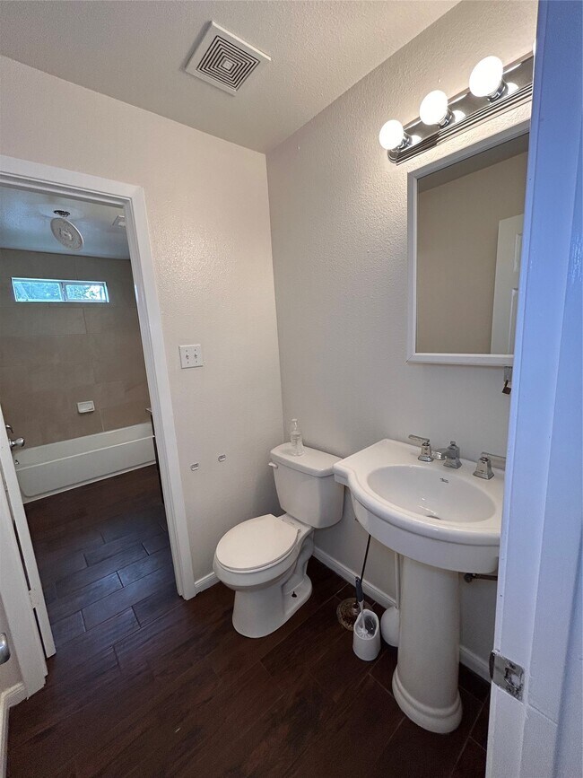 Building Photo - 6837 Larkstone St