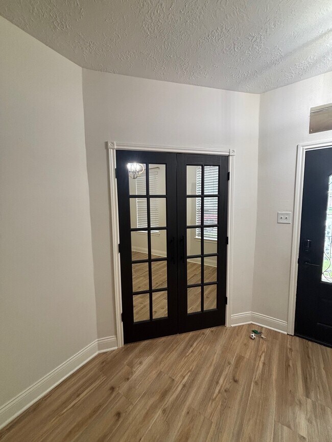 Building Photo - 1811 Emerald Lake Ct