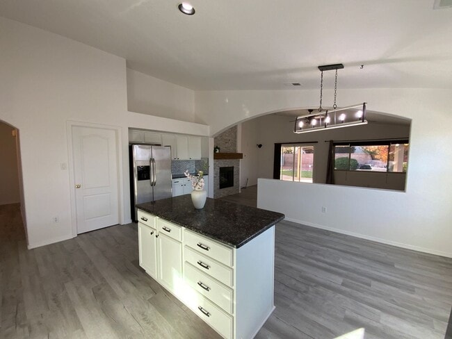 Building Photo - 4 Bedroom Single Story Home Available in C...