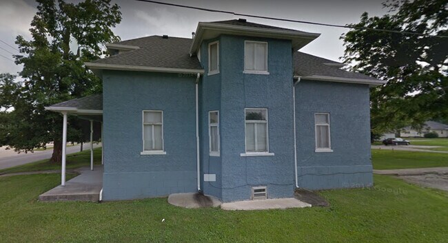 Building Photo - 1302 4th St