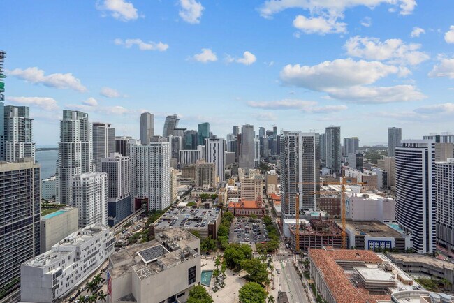 Building Photo - 121 NE 5th St