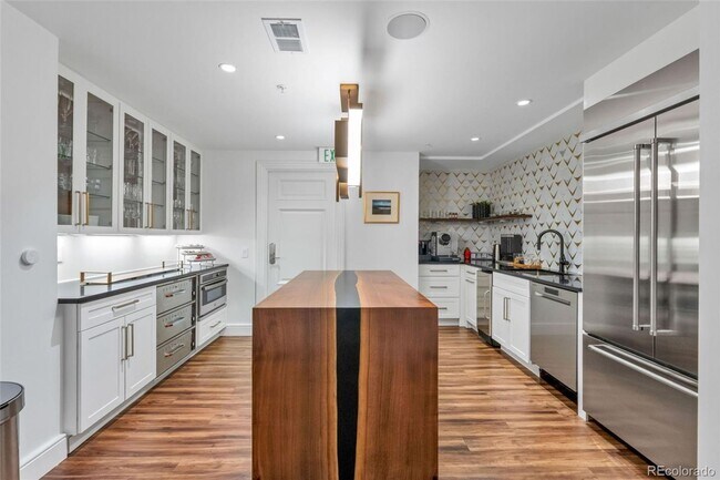 Building Photo - Ritz Carlton Residences - Two Story Penthouse Unit!