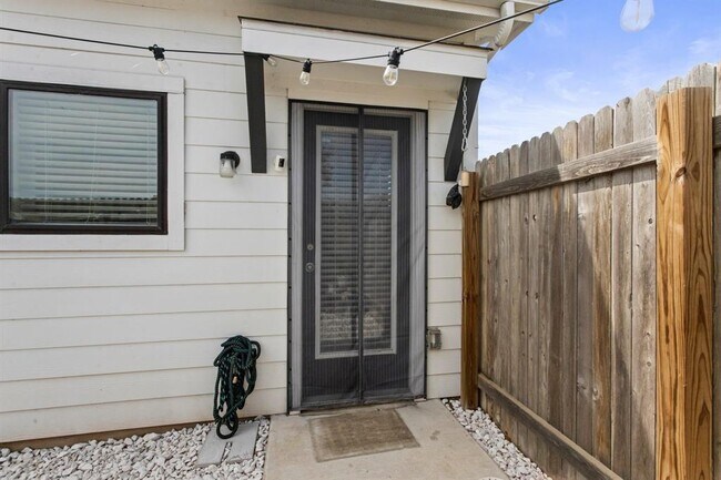 Building Photo - 283 Fieldwood Dr