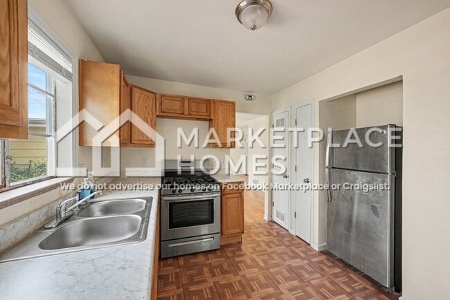 Building Photo - 3610 Oneida St