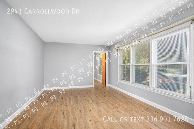 Building Photo - Spacious 3 Bedroom - Call Leasing Agent Li...