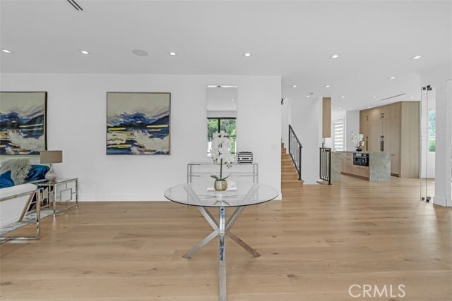 Building Photo - 430 W Kenneth Rd