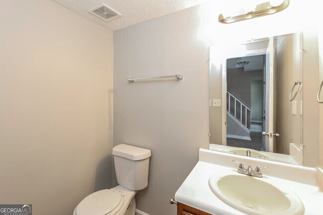 Building Photo - 9199 Fairway Ct