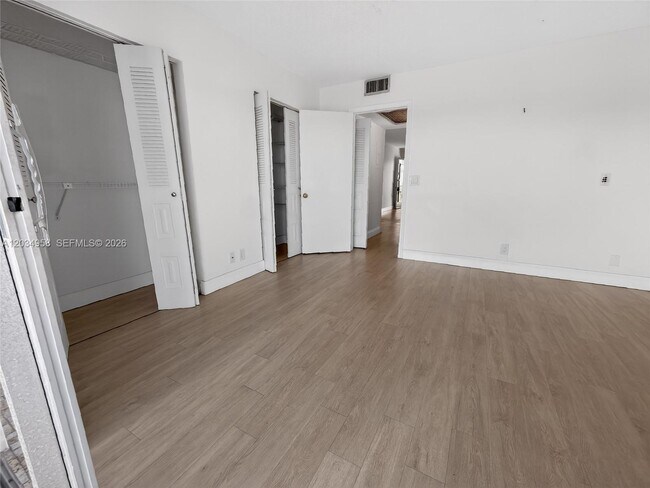 Building Photo - 13250 SW 4th Ct