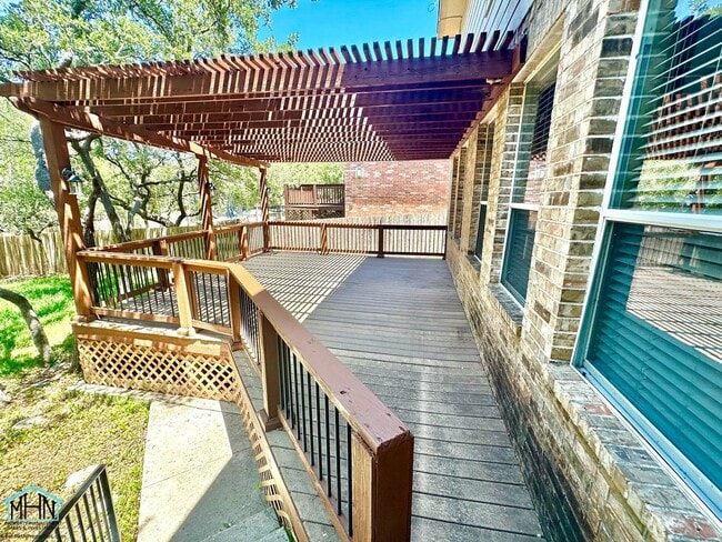 Building Photo - BEAUTIFUL 4 bed/2.5 bath near Stone Oak, j...
