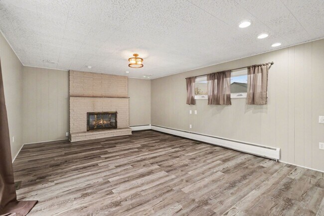 Building Photo - 5885 Avis Ln