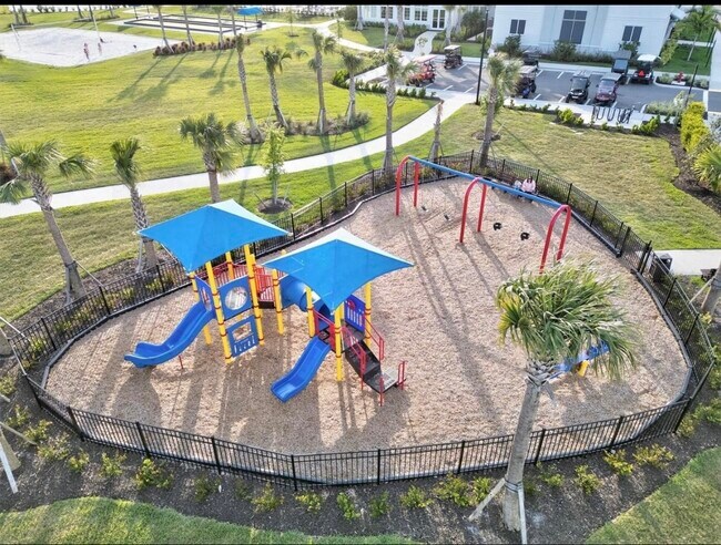 Building Photo - 15519 Sunny Day Dr