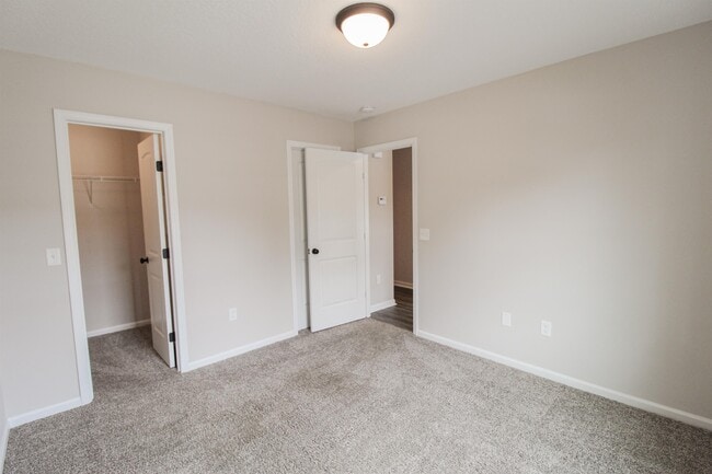 Building Photo - 562 Deerchase Ct