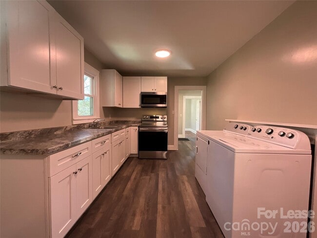 Building Photo - 611 Hoover Dr