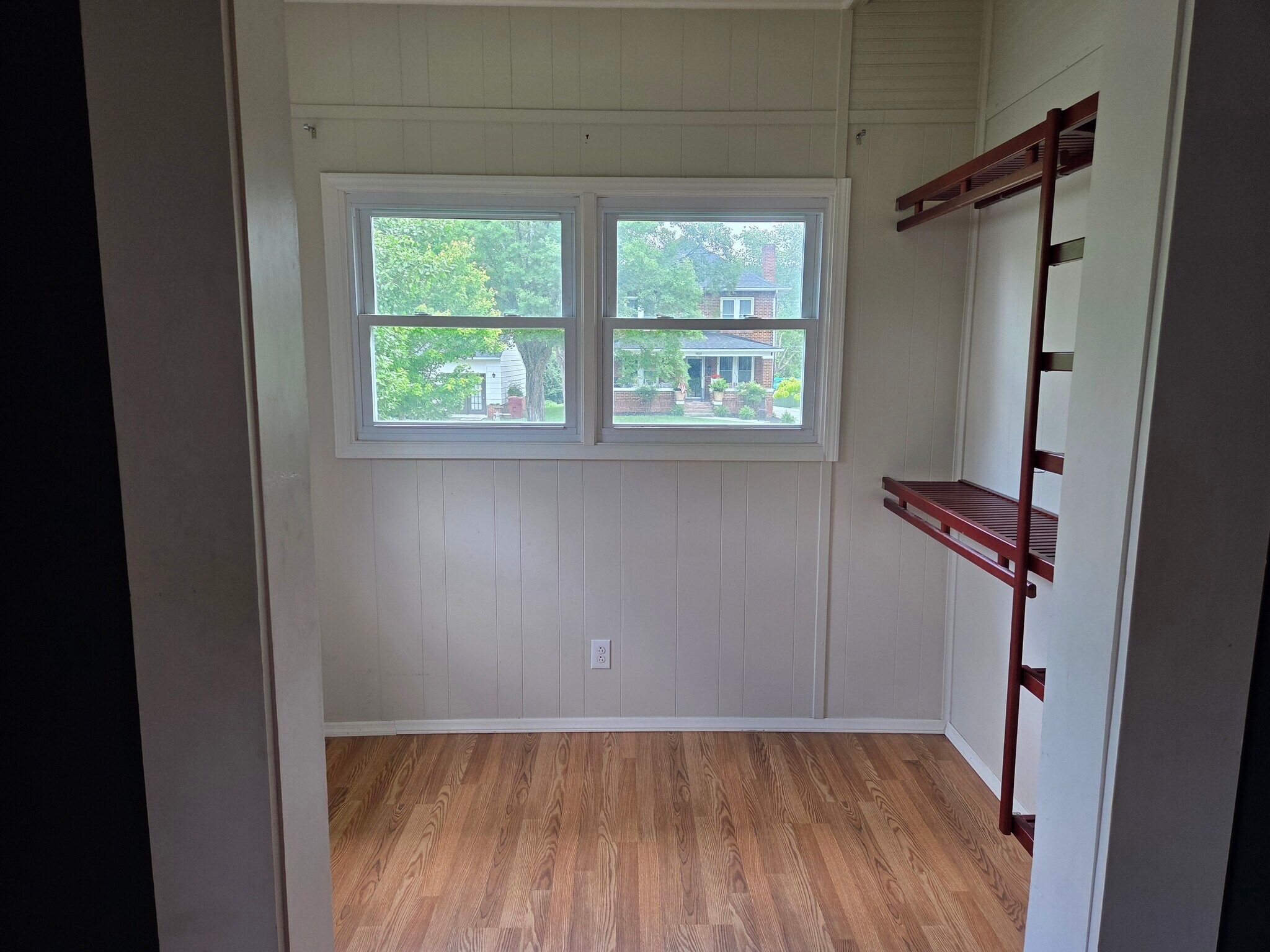 Walk in closet - 905 E Holston Ave
