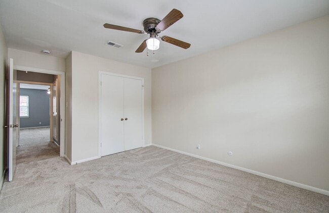 Building Photo - 402 Bendwood Dr