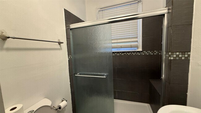 Building Photo - 1414 Austin St St