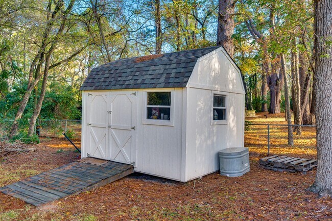 Building Photo - 215 Perryman Rd