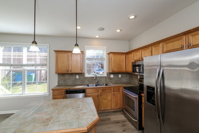 Building Photo - 4902 Shadow Cove