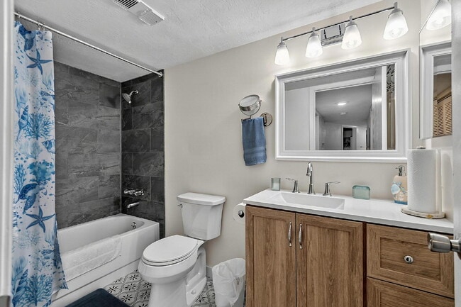 Building Photo - 3600 S Ocean Shore Blvd