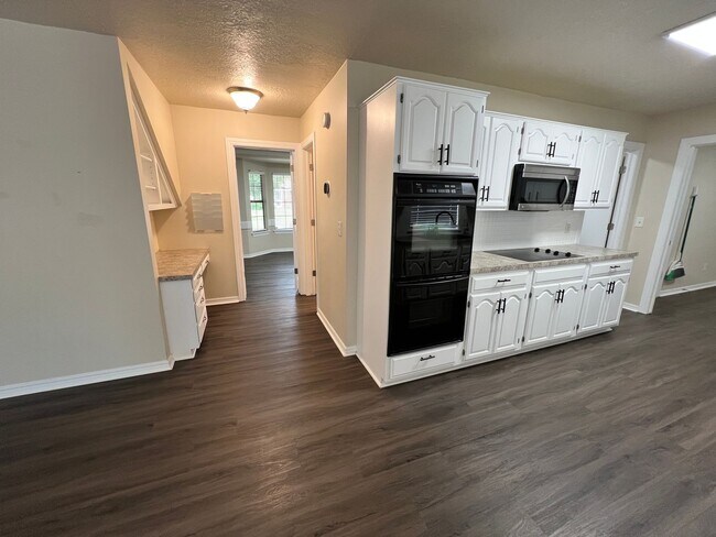 Building Photo - Spacious 4 bed 2.5 bath in Union Schools