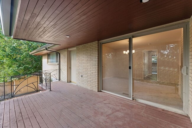 Building Photo - Mid-Century Gregory Heights 4 bedroom 2.25...