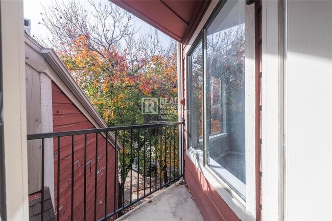 Building Photo - 1 Bedroom 1 Bath Unit Available for Rent in Dallas