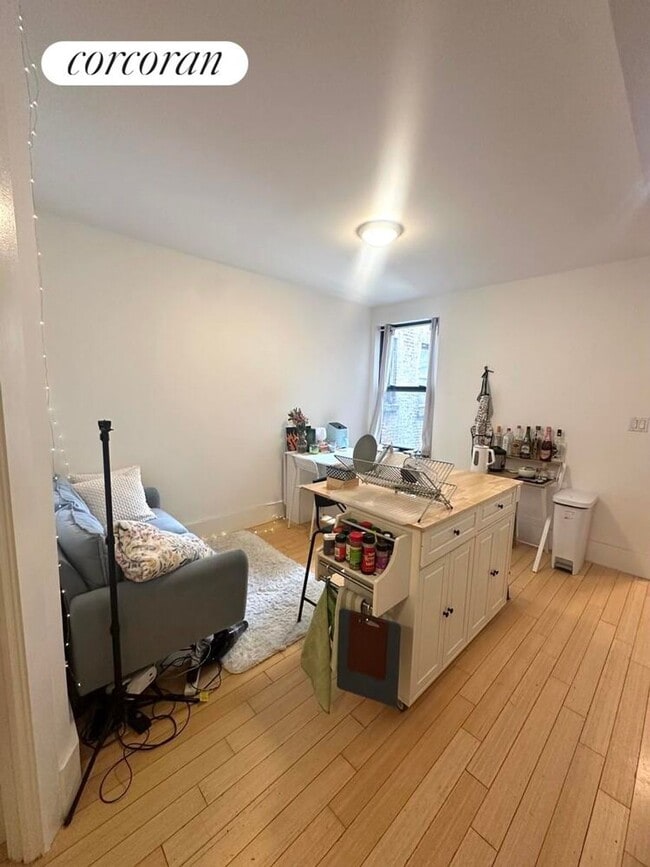 Building Photo - 326 W 47th St