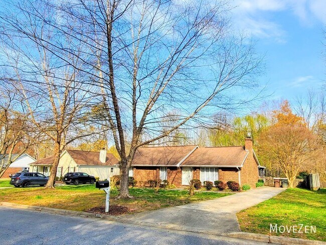 Building Photo - 3004 Bardwell Rd